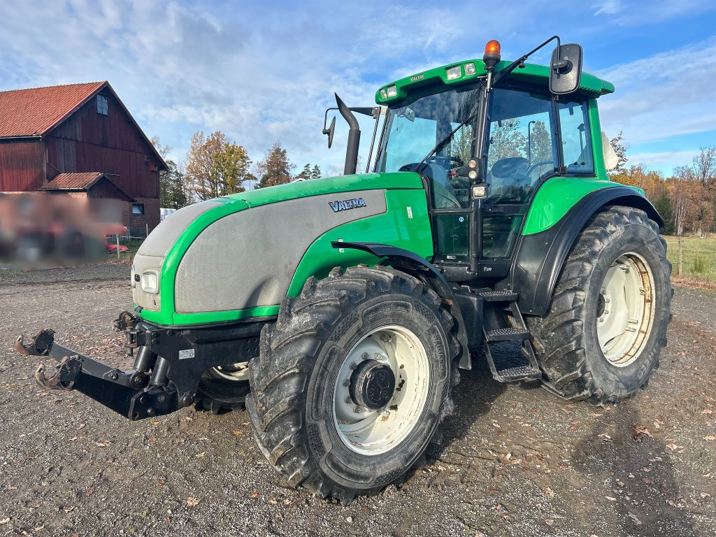 Valtra T140 4WD med frontlyft - 장궤형 트랙터 : 사진 1 Valtra T140 4WD med frontlyft - 장궤형 트랙터 : 사진 1