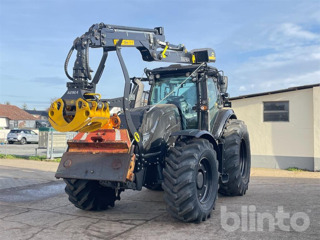 Valtra T175 EV (2023) mit Kesla 326 T Forwarderkran - 장궤형 트랙터 : 사진 1 Valtra T175 EV (2023) mit Kesla 326 T Forwarderkran - 장궤형 트랙터 : 사진 1