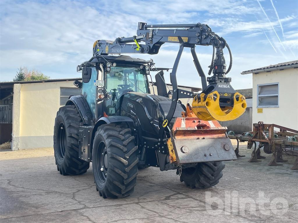 Valtra T175 EV (2023) mit Kesla 326 T Forwarderkran - 장궤형 트랙터 : 사진 2 Valtra T175 EV (2023) mit Kesla 326 T Forwarderkran - 장궤형 트랙터 : 사진 2