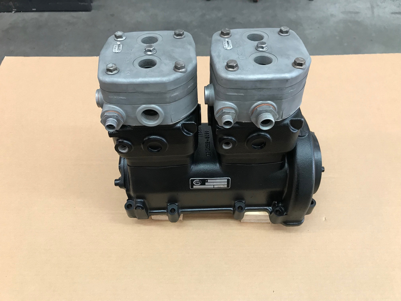 COMPRESSORE ARIA BICILINDRICO RAFFREDDATO AD ACQUA - MAN 51541007190 - 공기 압축기 : 사진 1 COMPRESSORE ARIA BICILINDRICO RAFFREDDATO AD ACQUA - MAN 51541007190 - 공기 압축기 : 사진 1