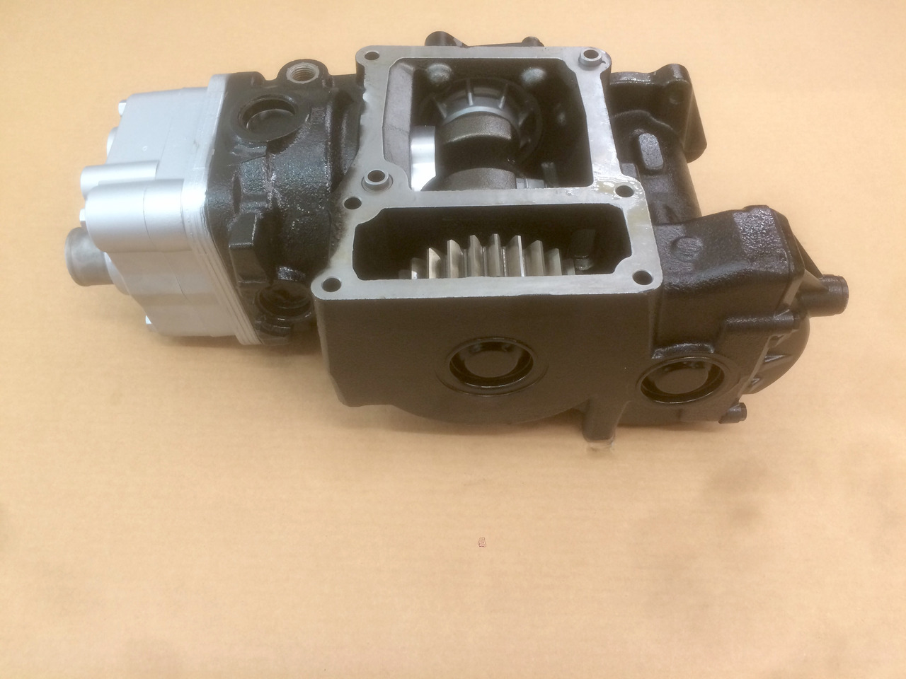 COMPRESSORE ARIA MONOCILINDRICO CON PRESA DI FORZA MAN / KNORR - 공기 압축기 : 사진 2 COMPRESSORE ARIA MONOCILINDRICO CON PRESA DI FORZA MAN / KNORR - 공기 압축기 : 사진 2