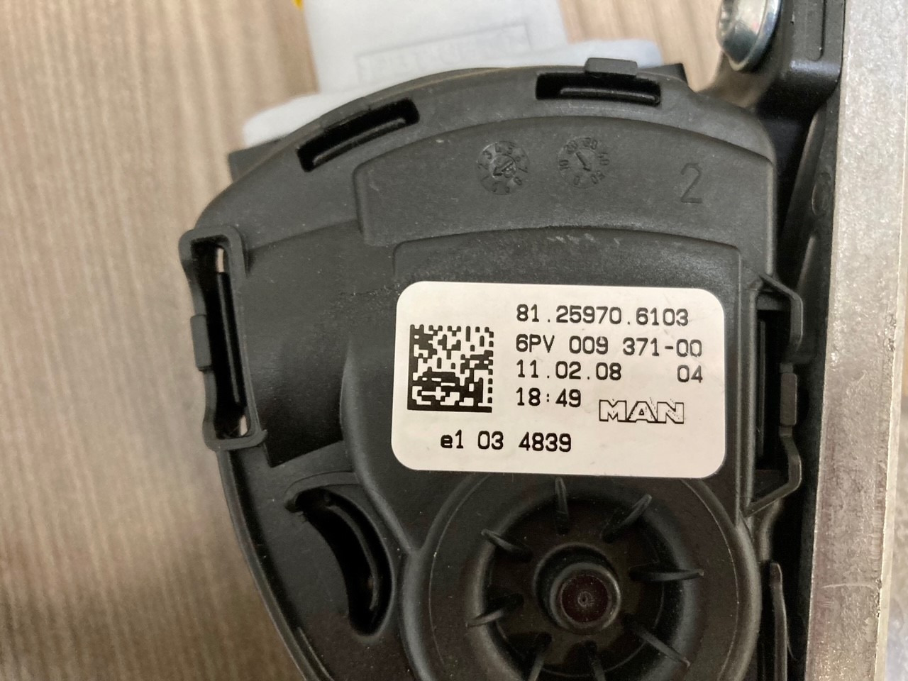 SENSORE POSIZIONE DEL PEDALE - MAN 81259706103 - HELLA 6PV 009 371-00 / 6PV 009 371-711 - 페달 트럭 용 : 사진 4 SENSORE POSIZIONE DEL PEDALE - MAN 81259706103 - HELLA 6PV 009 371-00 / 6PV 009 371-711 - 페달 트럭 용 : 사진 4