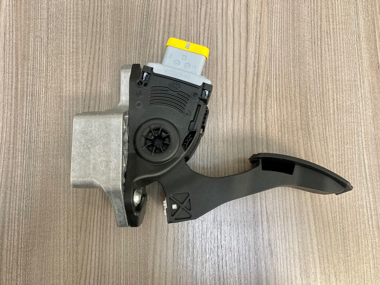 SENSORE POSIZIONE DEL PEDALE - MAN 81259706103 - HELLA 6PV 009 371-00 / 6PV 009 371-711 - 페달 트럭 용 : 사진 3 SENSORE POSIZIONE DEL PEDALE - MAN 81259706103 - HELLA 6PV 009 371-00 / 6PV 009 371-711 - 페달 트럭 용 : 사진 3