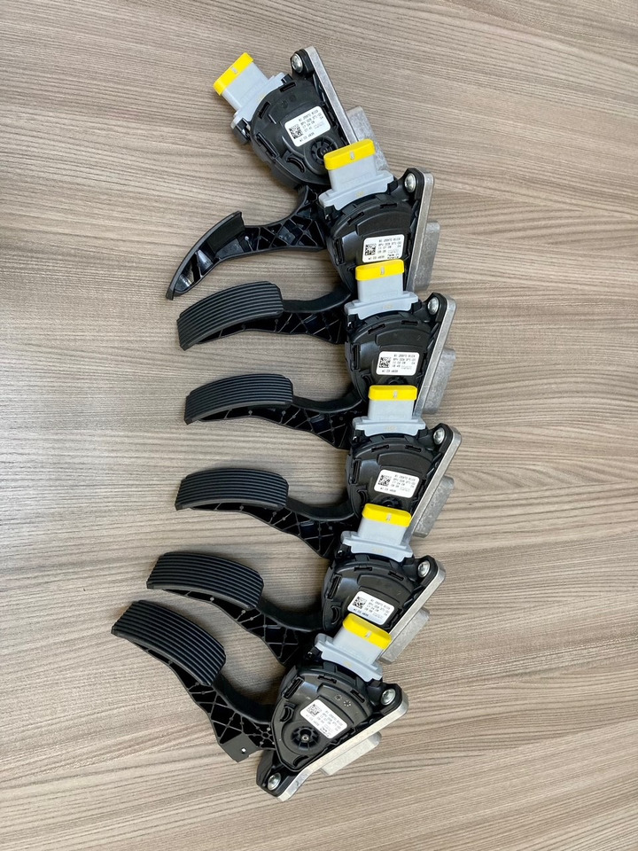 SENSORE POSIZIONE DEL PEDALE - MAN 81259706103 - HELLA 6PV 009 371-00 / 6PV 009 371-711 - 페달 트럭 용 : 사진 5 SENSORE POSIZIONE DEL PEDALE - MAN 81259706103 - HELLA 6PV 009 371-00 / 6PV 009 371-711 - 페달 트럭 용 : 사진 5