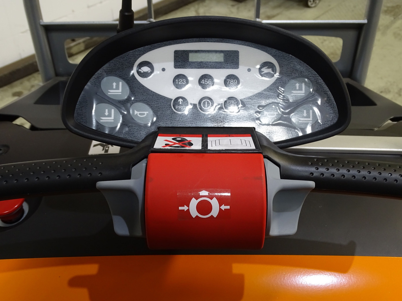 Still EXU-S24 - 팔레트 트럭 : 사진 3 Still EXU-S24 - 팔레트 트럭 : 사진 3