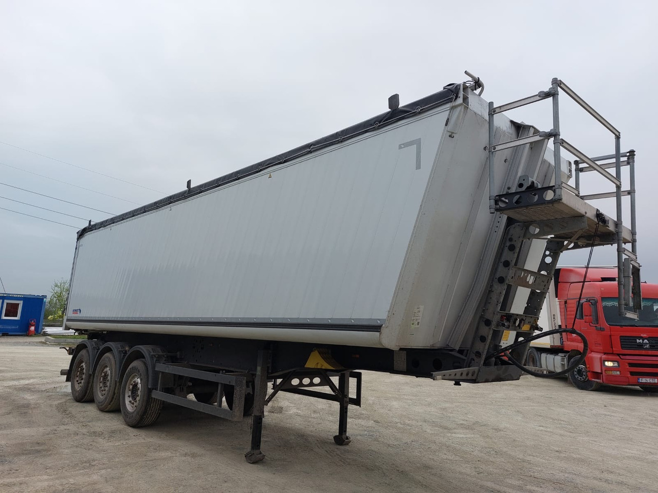 Schmitz Cargobull SCB*S3B - 덤프 세미 트레일러 : 사진 3 Schmitz Cargobull SCB*S3B - 덤프 세미 트레일러 : 사진 3