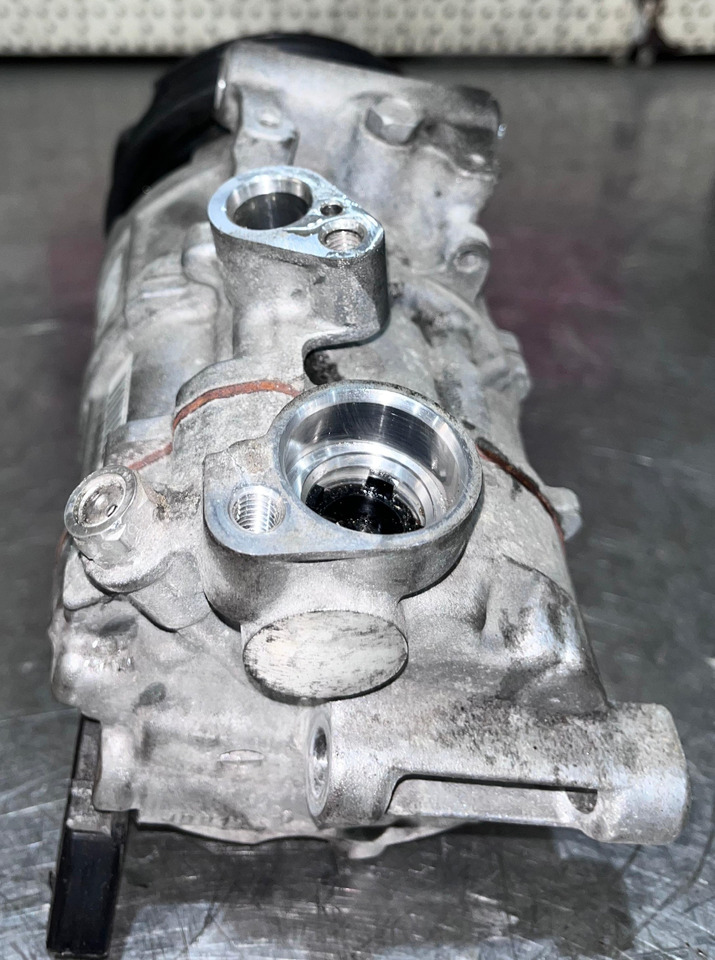 AUDI A/C Compressor 8W5816803 - 에어컨 : 사진 2 AUDI A/C Compressor 8W5816803 - 에어컨 : 사진 2