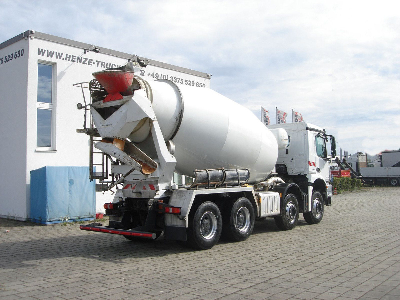 Mercedes-Benz Arocs 3240 B 8x4 - 콘크리트 믹서 트럭 : 사진 4 Mercedes-Benz Arocs 3240 B 8x4 - 콘크리트 믹서 트럭 : 사진 4