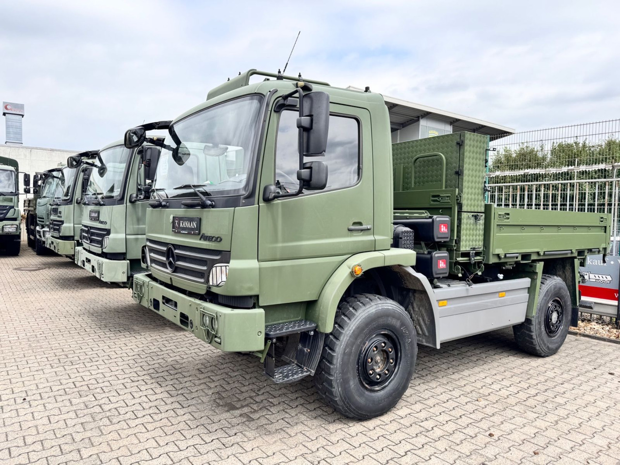 Mercedes-Benz 1018 Atego 4x4 Allrad Camper - 플랫베드 밴 : 사진 2 Mercedes-Benz 1018 Atego 4x4 Allrad Camper - 플랫베드 밴 : 사진 2