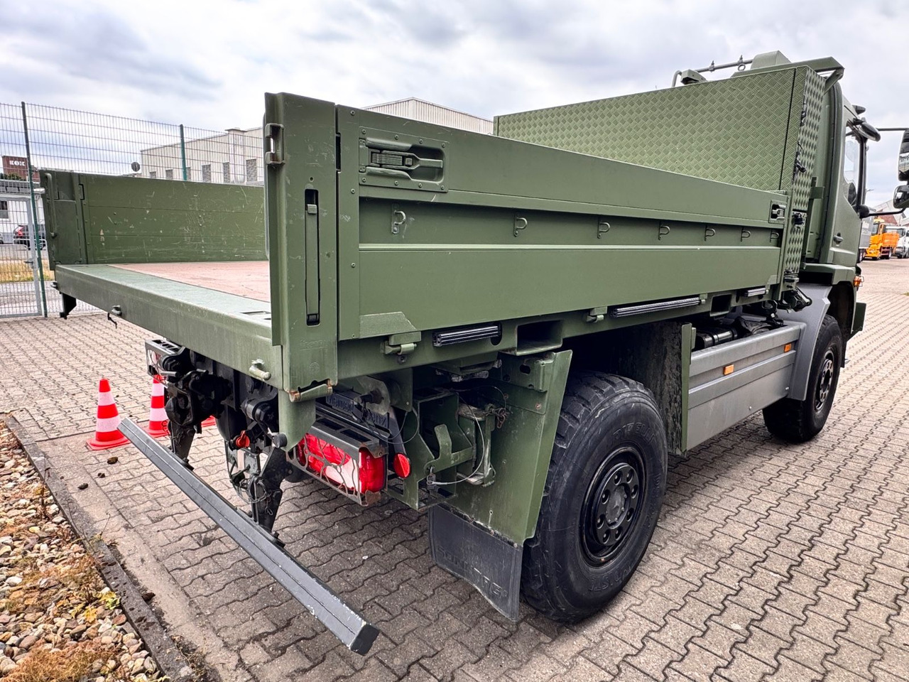 Mercedes-Benz 1018 Atego 4x4 Allrad Miltär Camper - 플랫베드 밴 : 사진 4 Mercedes-Benz 1018 Atego 4x4 Allrad Miltär Camper - 플랫베드 밴 : 사진 4