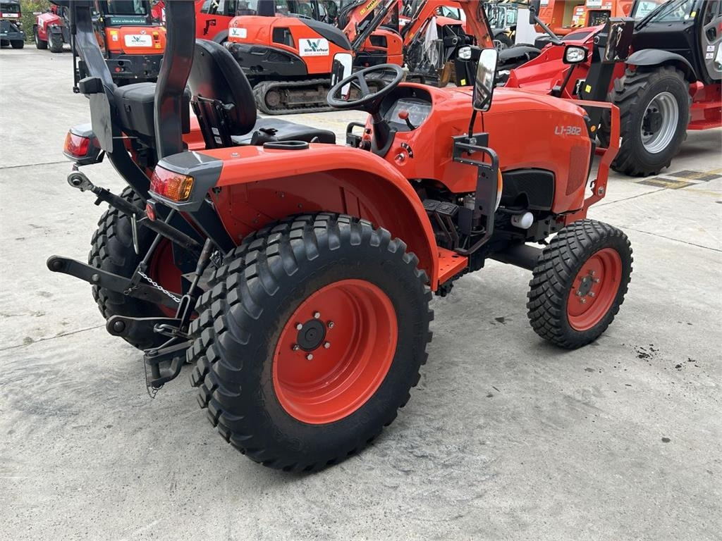 Kubota L1-382 (7325) - 지자체 트랙터 : 사진 4 Kubota L1-382 (7325) - 지자체 트랙터 : 사진 4