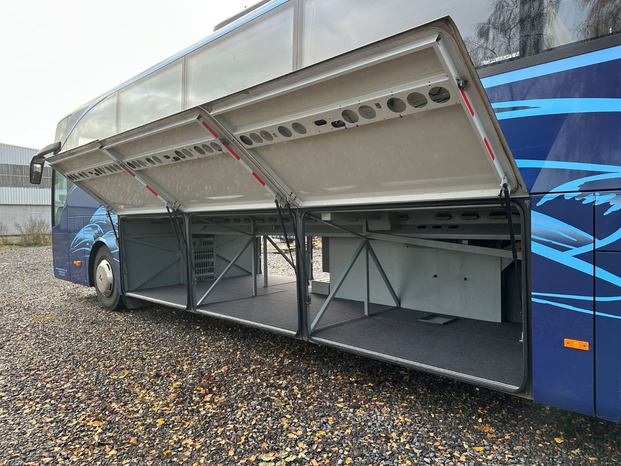 Mercedes-Benz Tourismo O350 17 RHD-L (59Sitze*DE*TOP) - 대형 버스 : 사진 4 Mercedes-Benz Tourismo O350 17 RHD-L (59Sitze*DE*TOP) - 대형 버스 : 사진 4