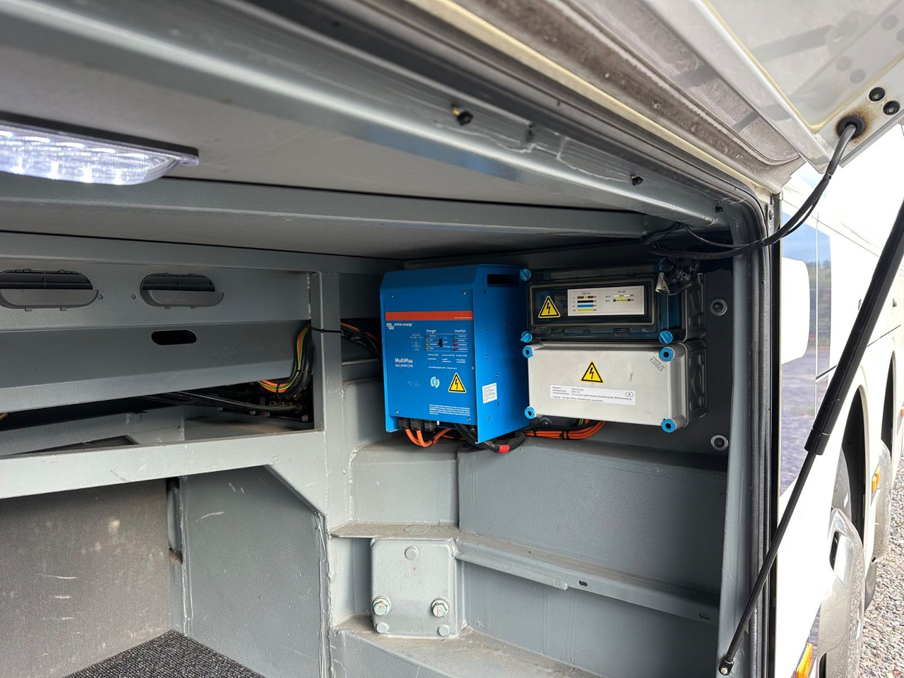 Mercedes-Benz Tourismo O350 17 RHD-L (60 Sitze*341.tKM*DE*TOP) - 대형 버스 : 사진 4 Mercedes-Benz Tourismo O350 17 RHD-L (60 Sitze*341.tKM*DE*TOP) - 대형 버스 : 사진 4